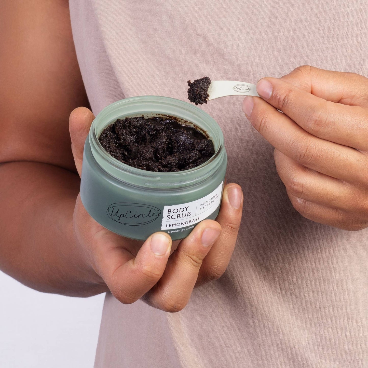 Exfoliante Corporal Vegano Ecológico de Verano con Lemongrass, Café y Manteca de Karité